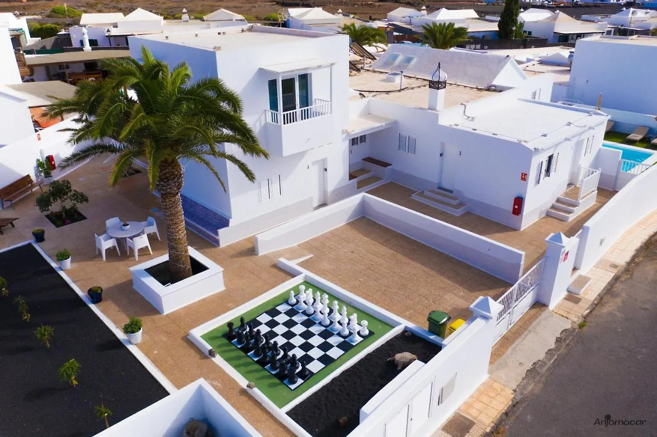 Apartamentos Anjomacar A location